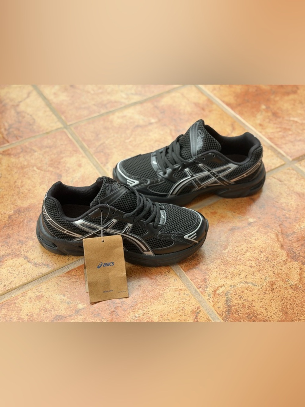 Size 5.5 Men’s And Women’s 7 -Asics Gel Kayano 14 Black Mesh Athletic Sneakers